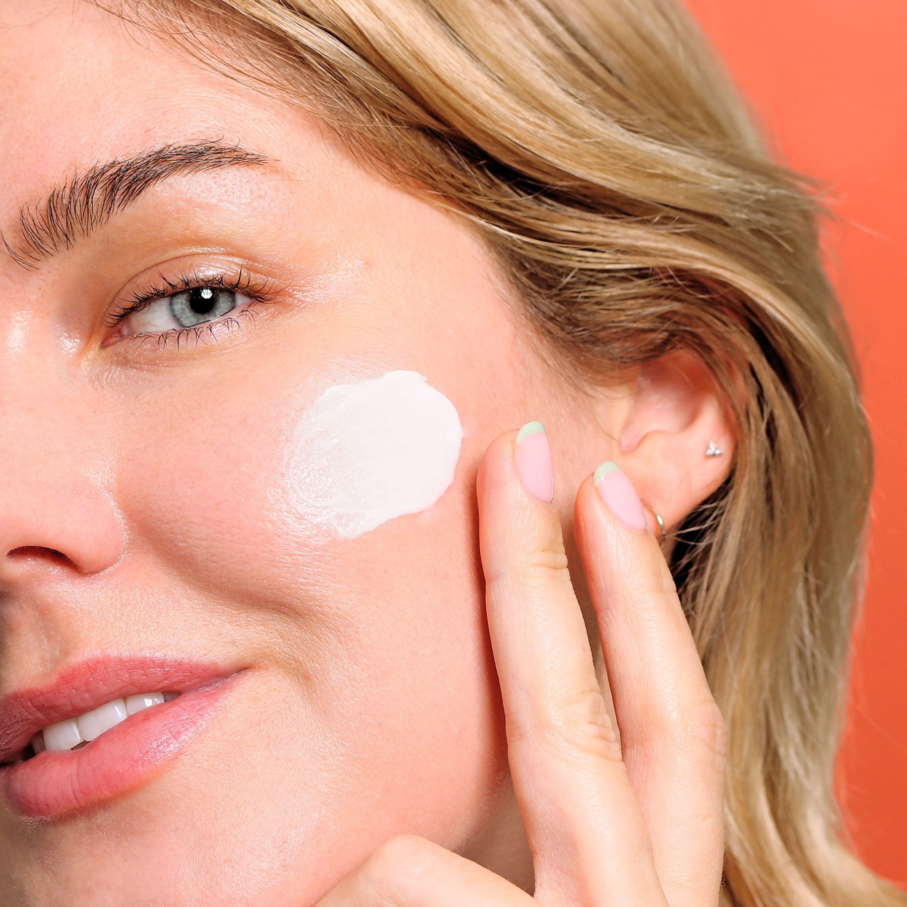 Cremă pentru fermitate cu colagen, îmbogățită cu ulei esențial de citrice