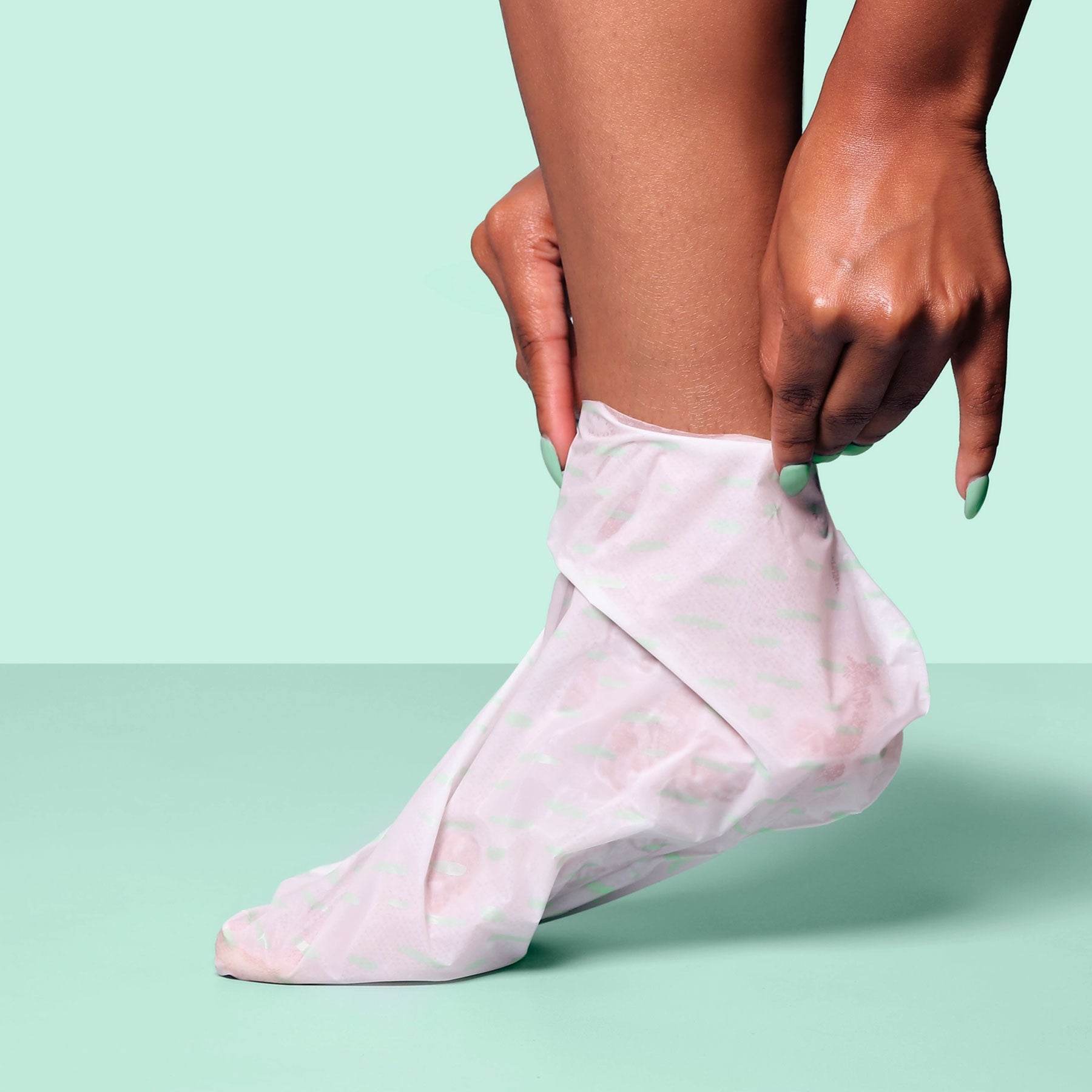 Mască pentru picioare cu unt de shea și ulei de arbore de ceai