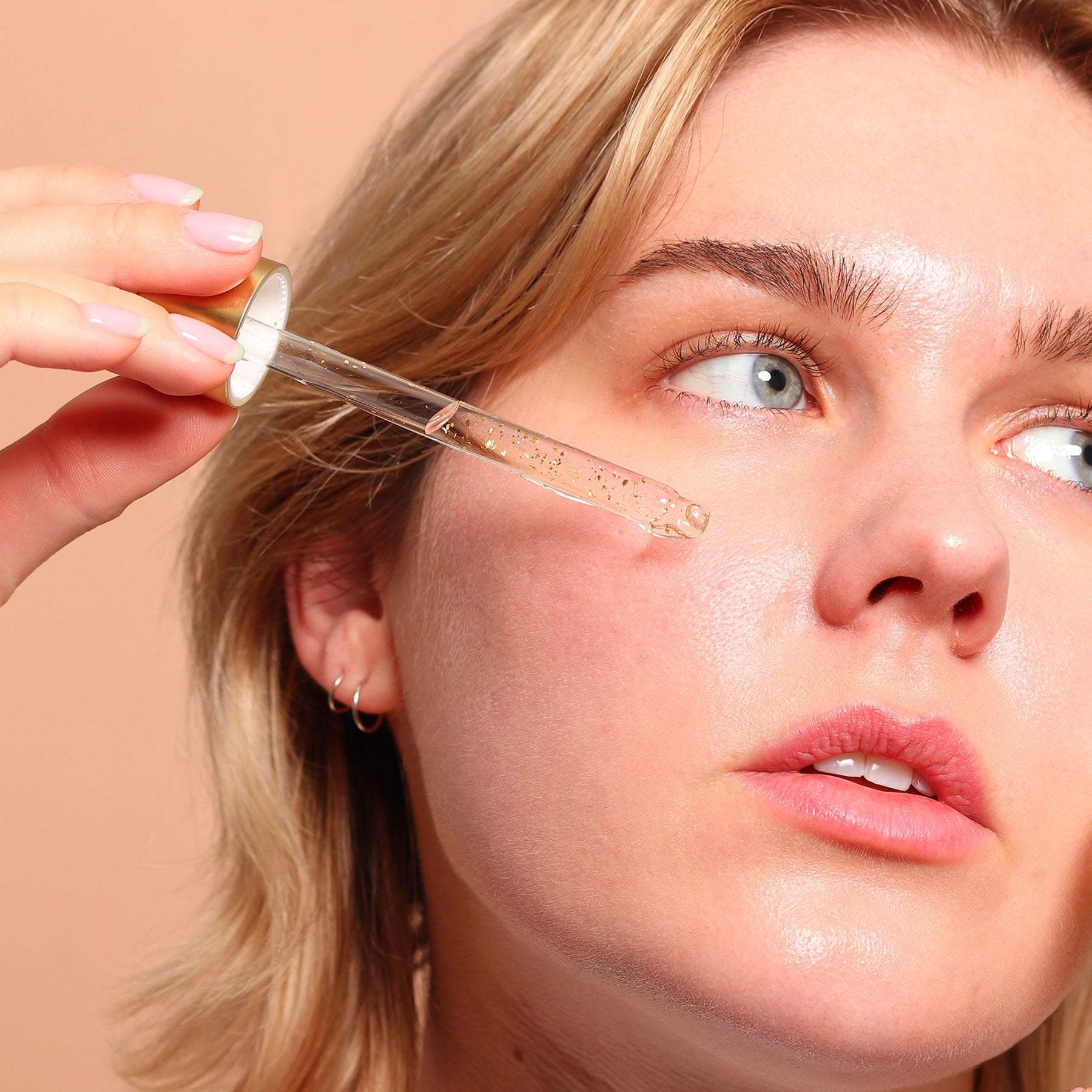 Ser anti-aging cu aur de 24K ✨